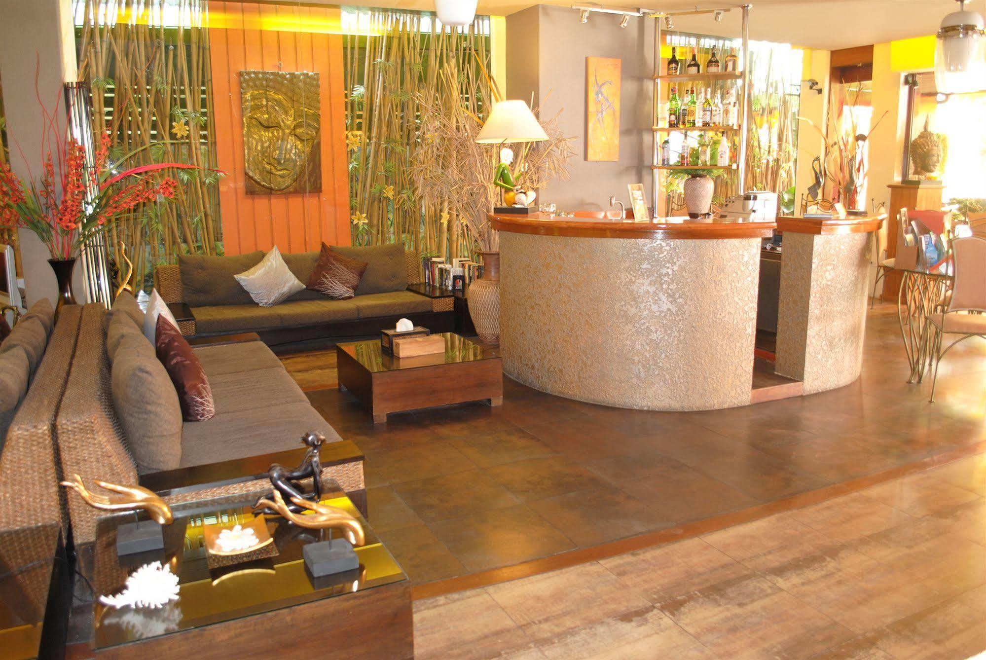 Pasadena Lodge Pattaya Esterno foto